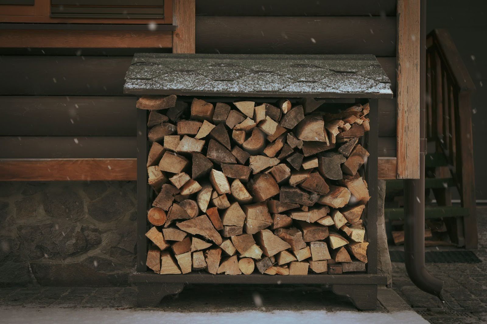 How to Store Firewood Properly to Keep It Dry & Burn Efficiently